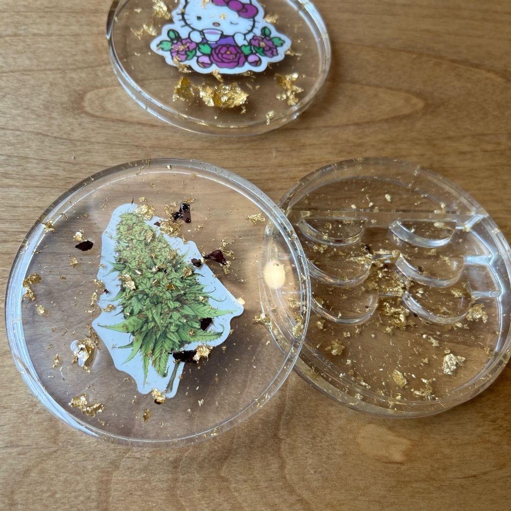 NUG 420 Fake Eyelashes Storage Tray Gold Flakes Holds 3 Pairs and glue